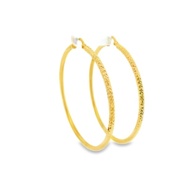 Diamond-Shaped Facets Hoop Earrings in 18K Gold GE014