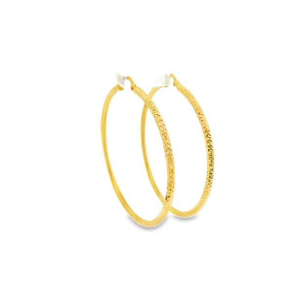 Diamond-Shaped Facets Hoop Earrings in 18K Gold GE016