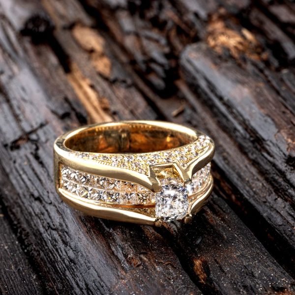 18K Gold Diamond Engagement Ring GRS001