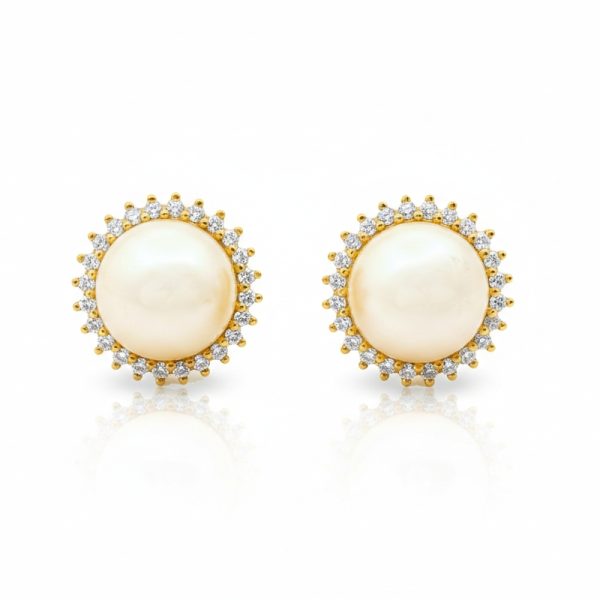 Freshwater Pearl and Diamond Halo Studs |18K Gold GED091