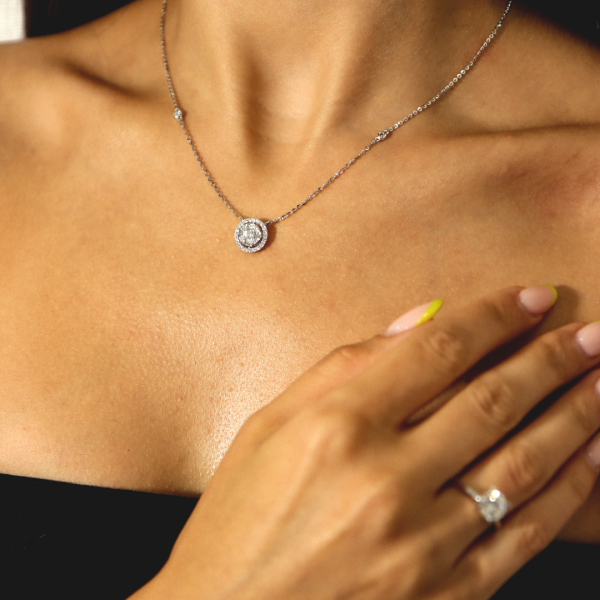 18K White Gold Mixed-Cut Diamond Cluster Necklace GPD035