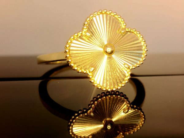 Four-Leaf Guilloché Clover Lucky Charm 18K Gold Ring GR010