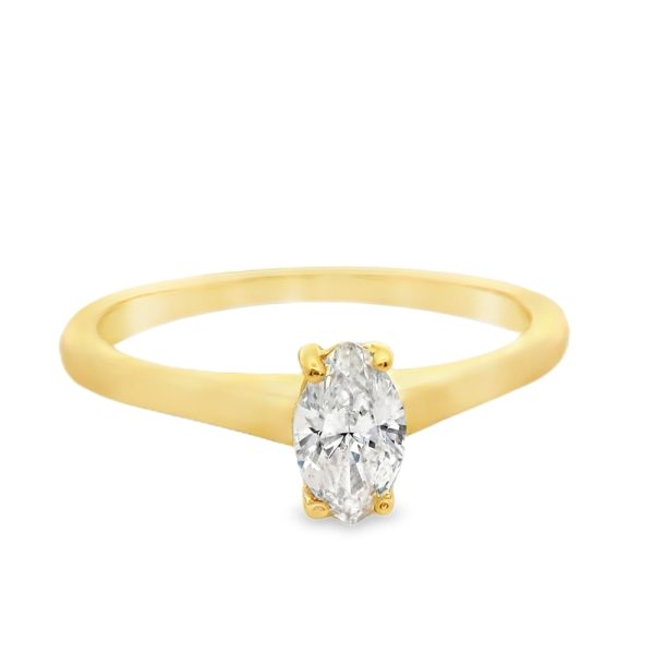 Classic Solitaire in 14K Gold Ring with Oval Diamond GRS041