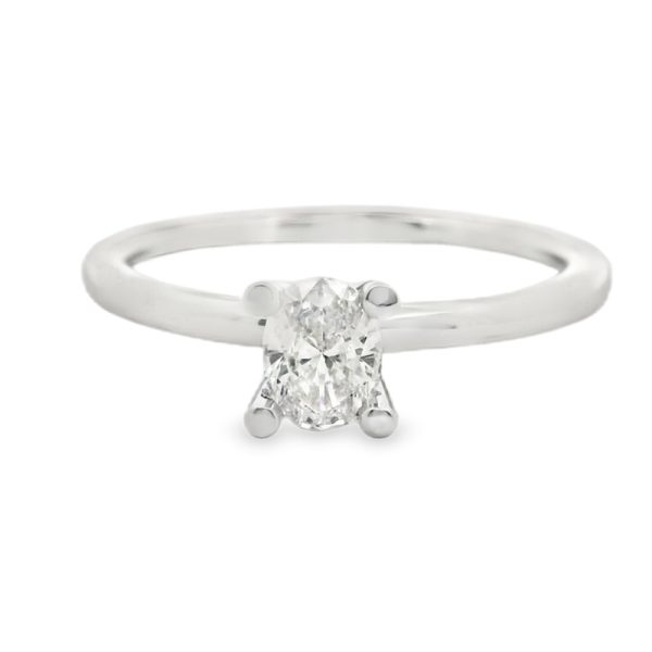 Elegant Solitaire Ring featuring an Oval Diamond - 14K GRS045