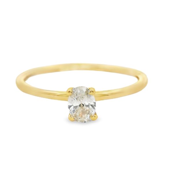 Elegant Solitaire Ring featuring an Oval Diamond - 14K GRS046