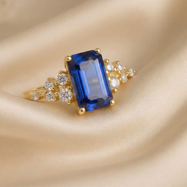 Royal Blue Sapphire Floral Cluster Ring | 18K Gold GRD053