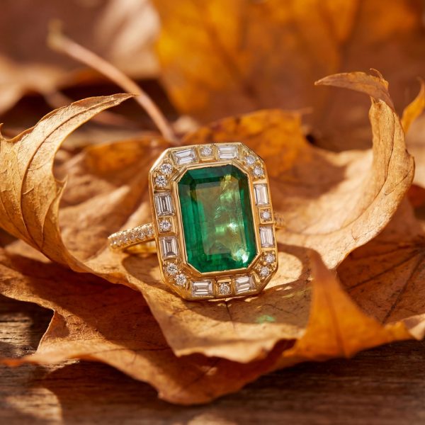 Exquisite Zambian Emerald and Diamond Ring |18K Gold GDR056
