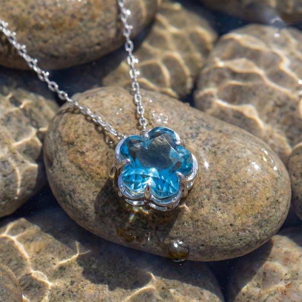 Swiss Blue Topaz Flower Pendant - 18K Gold Necklace GP101