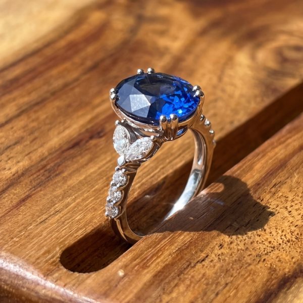 Unique 3.57ct Natural Blue Sapphire 18K Gold Ring GRD042