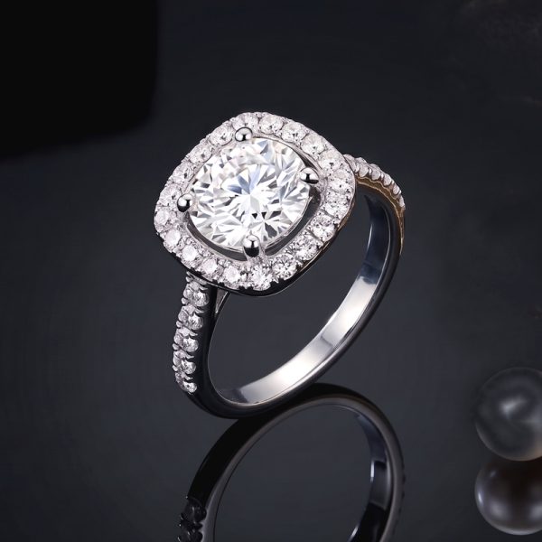 GIA Certified 0.80ct E VVS2 Diamond Ring | 18K Gold GRS231