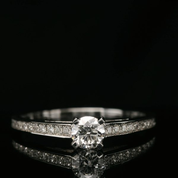 18K Gold Round Solitaire Diamond Ring with Pavé Band GRS034