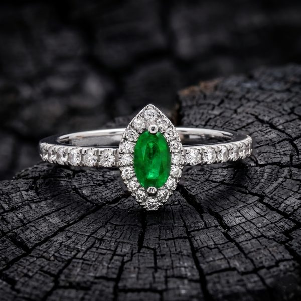 Zambian Emerald & Diamonds | 18K White Gold Ring GRD208