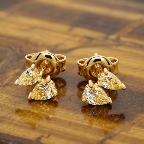 Pear-Cut Yellow Diamond Stud Earrings | 18K Gold GED044