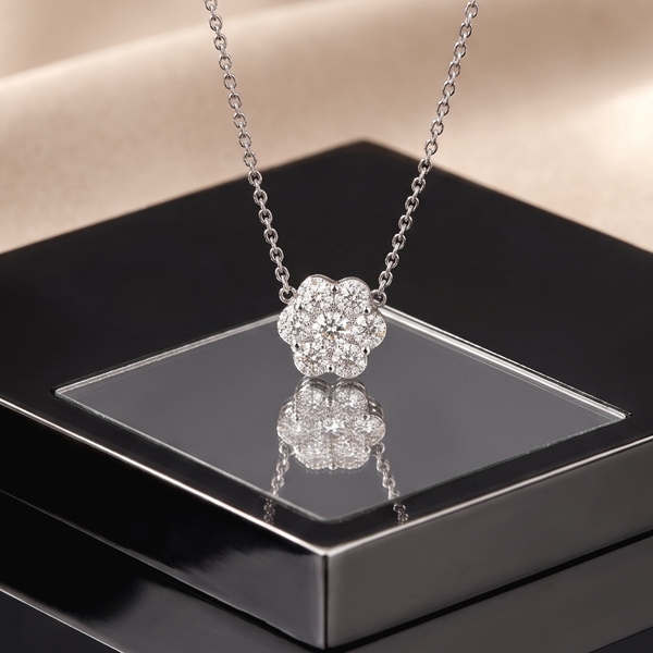 18K White Gold Diamond Cluster Necklace GPD069