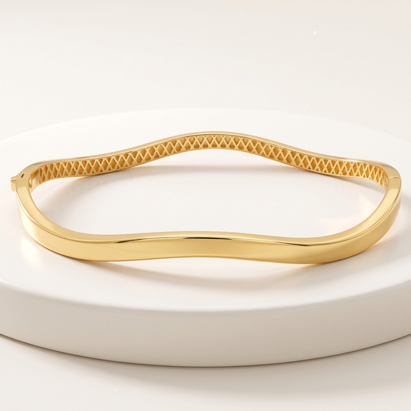 18K Gold Wavy Bangle – Modern Sculptural Bracelet GB106