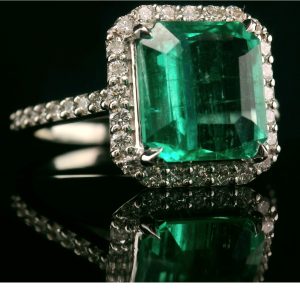 18K Gold Emerald Diamond Ring GRD039