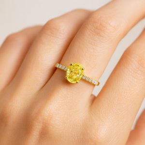 18K Gold Diamond Engagement Ring GRS203
