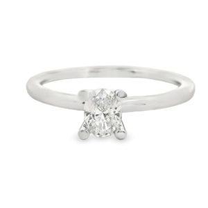 Elegant Solitaire Ring featuring an Oval Diamond - 14K GRS045